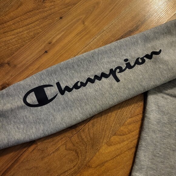 Cropped Champion Sweatshirt - Picture 5 of 5